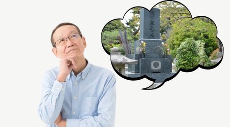 お墓のことで悩む人